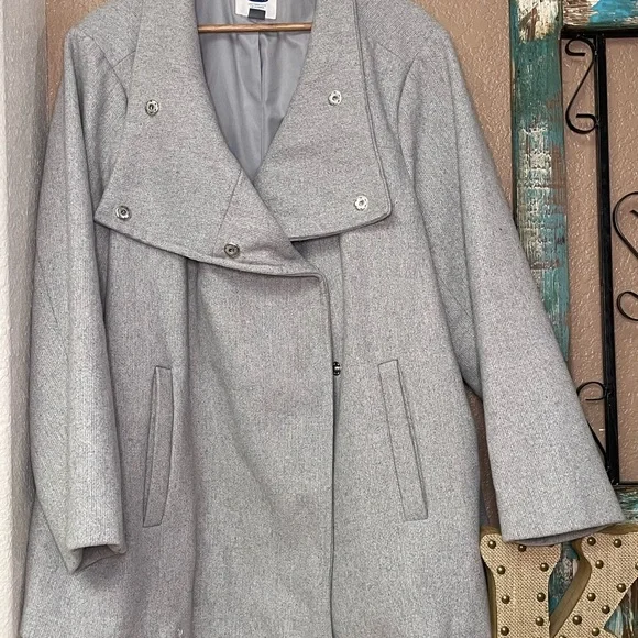 Elegant Gray Women's Coat - Picture 1 of 1